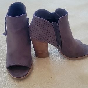 Universal Thread Opened Toe Boot